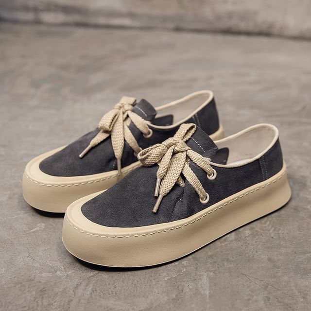 VEAZ-Two Tone Lace-Up Boat Shoes