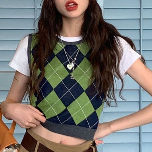 ANNIE'S TOWN Crew Neck Argyle Crop Sweater Vest YesStyle