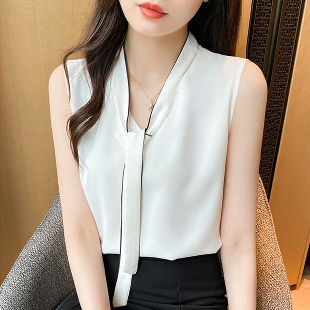 Everose-Sleeveless Tie-Neck Contrast Trim Blouse