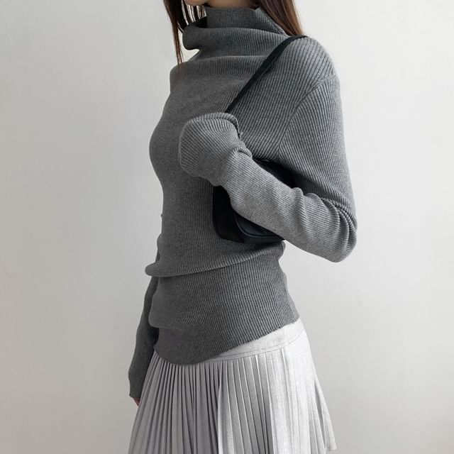 Striinkie-Turtleneck Plain Asymmetrical Sweater