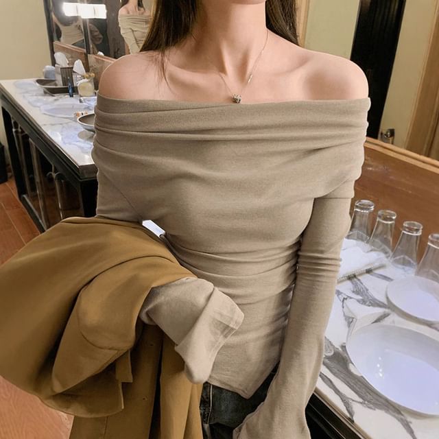 Essere-Long-Sleeve Off-Shoulder Asymmetrical Slim Fit Tee