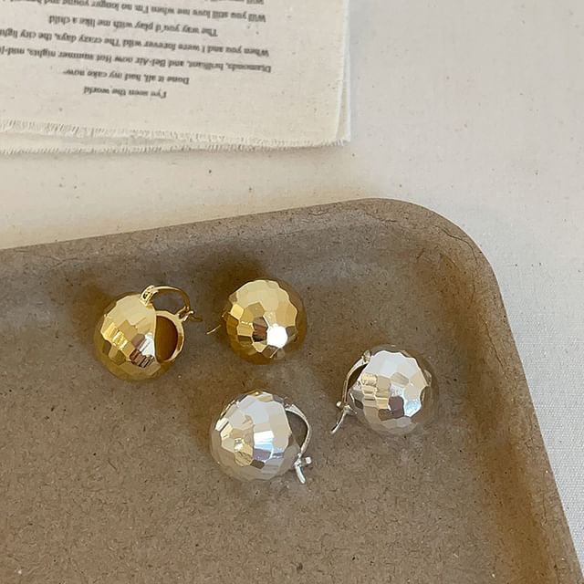 Panda Dama-Ball Dangle Earring