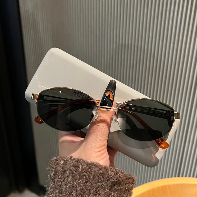 MOL Girl-Oval Sunglasses