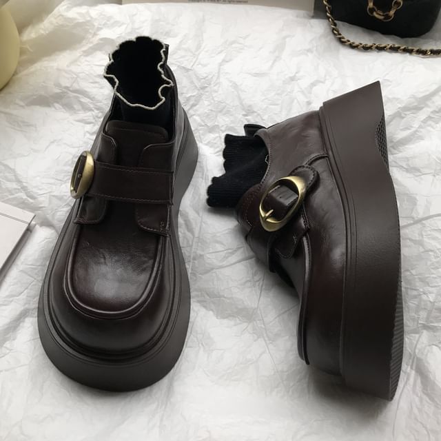 Queen Zoo-Round Toe Buckled Platform Loafers
