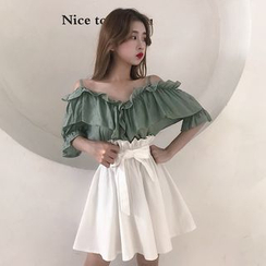 Sisyphi - Ruffled Cold-Shoulder Blouse / A-Line Skirt Sisyphi - Ruffled Cold-Shoulder Blouse / A-Line Skirt