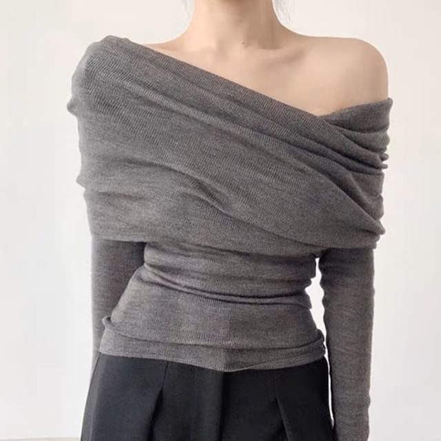 Shinsei-Long-Sleeve Off-Shoulder Knit Top
