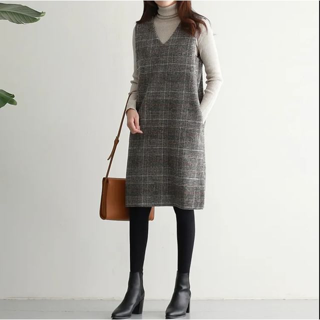 Supernova-Plaid V-Neck Midi Overall Dress