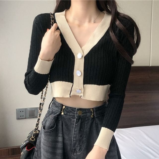 Sisyphi-V-Neck Two Tone Button-Up Crop Cardigan
