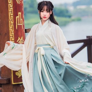 Cedar Smile - Ancient Chinese Style Costume Set | YesStyle