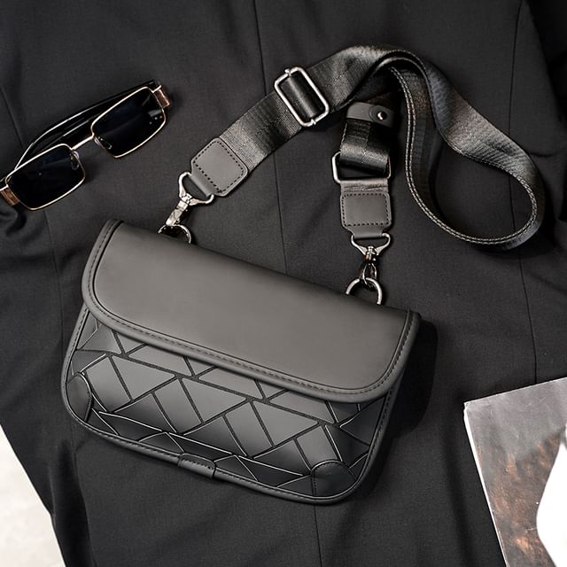 BagBuzz-Triangle Motif Flap Crossbody Bag