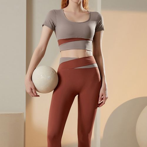 Quinos - Set: Short-Sleeve Sports Crop Top + Yoga Pants