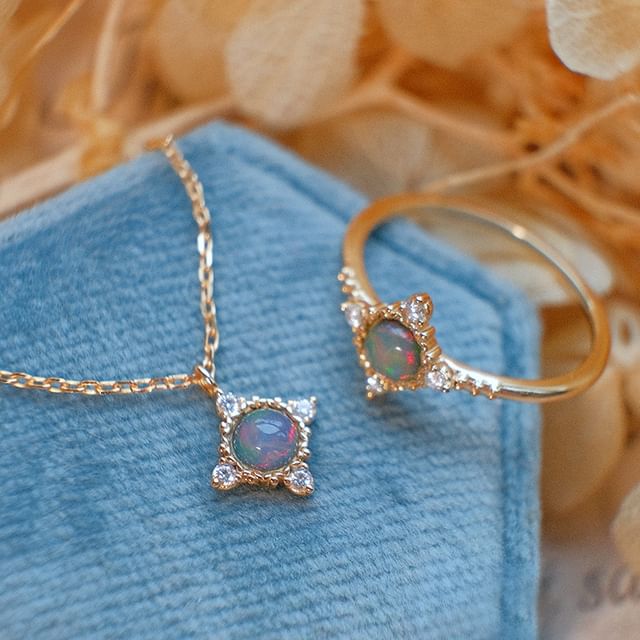 DECADES-Opal Rhinestone Pendant Necklace Ring