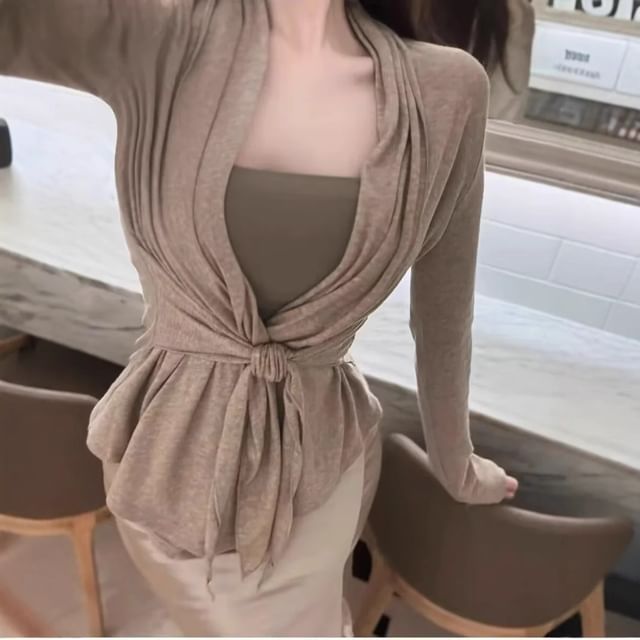 Asiris-Long Sleeve V-Neck Plain Tie Front Crop Top