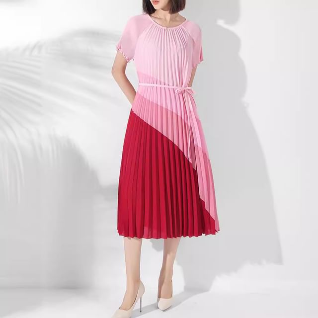 Doowex - Short-Sleeve Color Block Pleated Midi Smock Dress | YesStyle