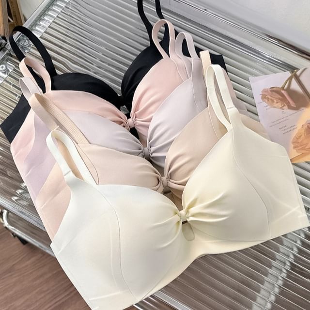 Gecko-Keyhole Front Plain Bra