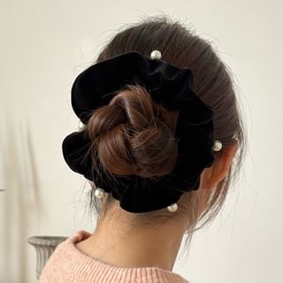 Allyrinta-Plain Faux Pearl Velvet Scrunchie