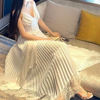 Gultown Spaghetti Strap Plain Lace Panel Accordion Pleated Maxi