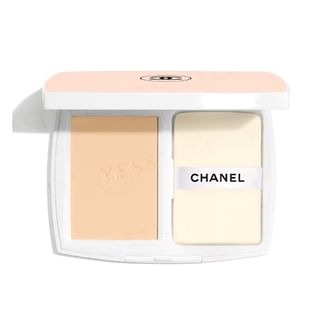 Chanel - Le Blanc Brightening Compact Foundation SPF 25 PA+++