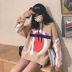 Carmenta - Printed Hoodie Carmenta - Printed Hoodie