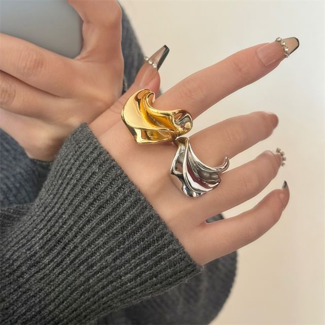 Sharkkira-Metal Irregular Wavy Ring