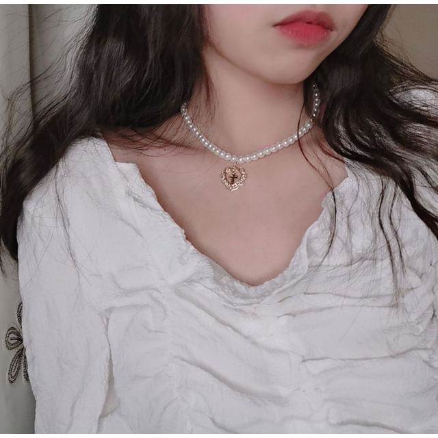 Faux Pearl Heart Pendant Necklace 