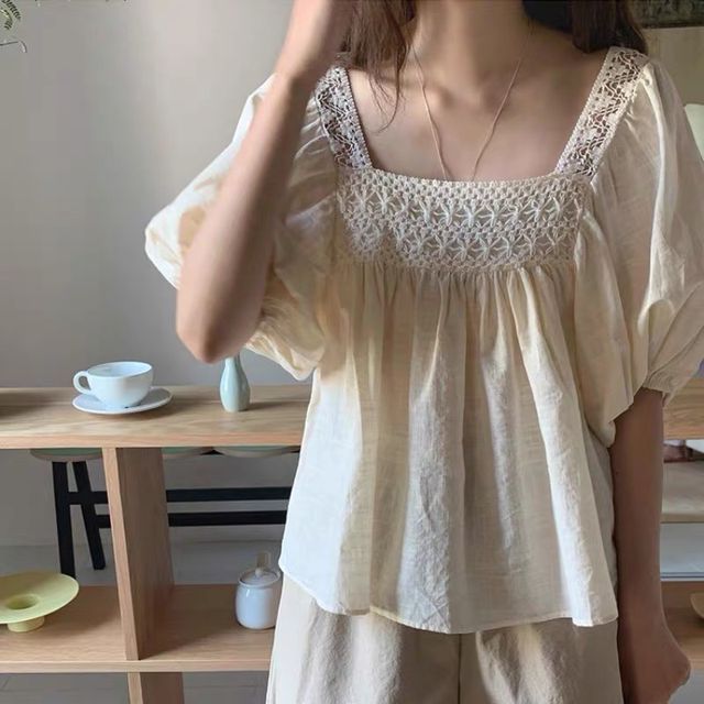 Everose-Square-Neck Lace Trim Short-Sleeve Top