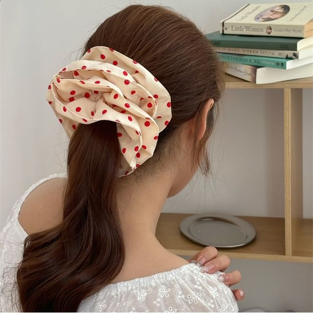 Allyrinta-Dotted Scrunchie
