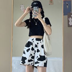 Amardeep - Plain Short-Sleeve T-Shirt / Cow Print Shorts Amardeep - Plain Short-Sleeve T-Shirt / Cow Print Shorts