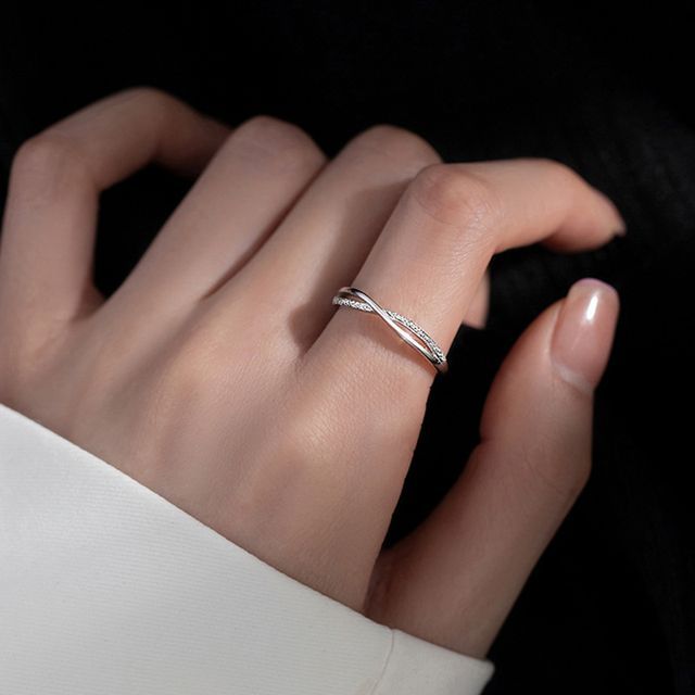 Gaya-Twist Rhinestone Open Ring