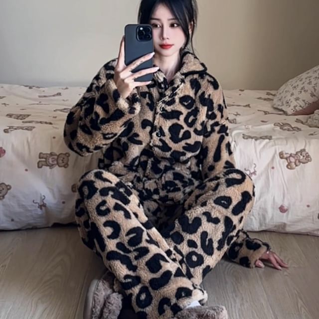 GOUB-Leopard Fleece Pajama Set