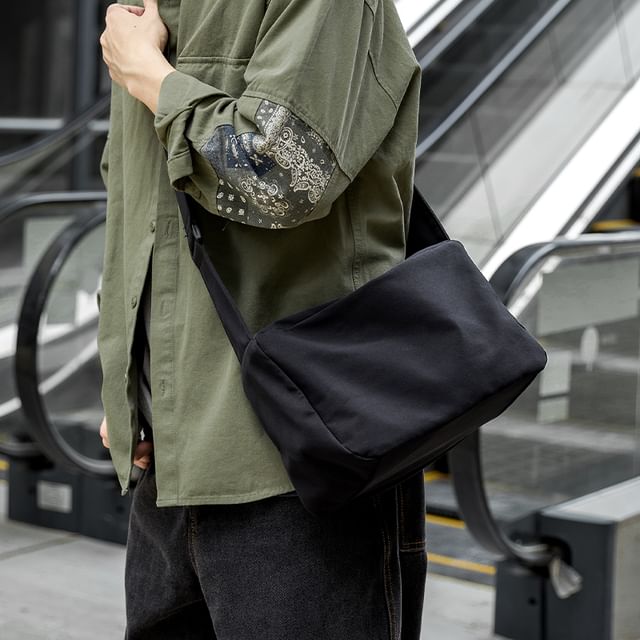 Moyyi-Plain Sling Bag