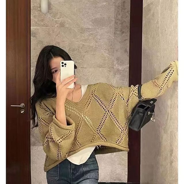 Everose-Long-Sleeve V-Neck Plain Perforated Crop Knit Top