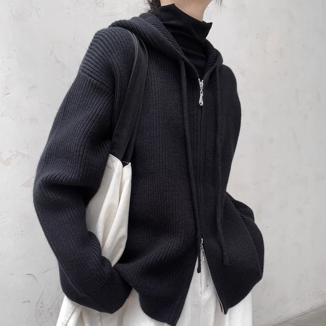 SIMPLE BLACK-Plain Zip-Up Cardigan