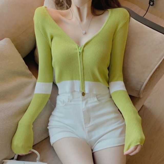 Sisyphi-V-Neck Striped Ribbed Cropped Zip Cardigan