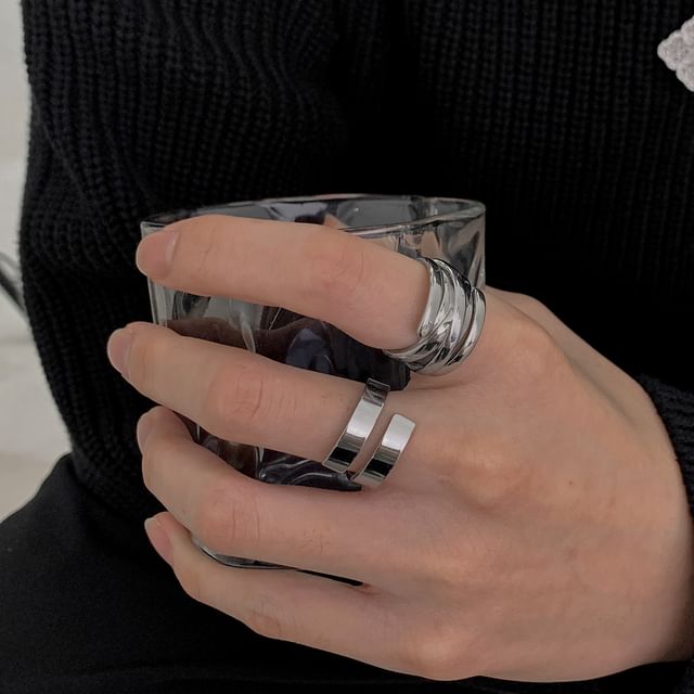 Black Degree-Layered Open Ring