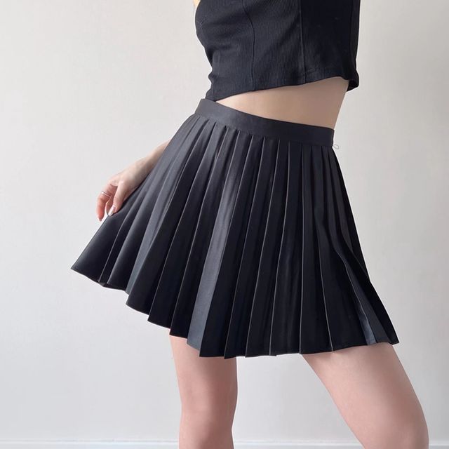 Low-Waist V-Shape Pleated Mini Skirt in 6 Colors