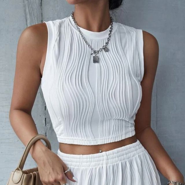 Sugarcoat-Round Neck Plain Crop Tank Top