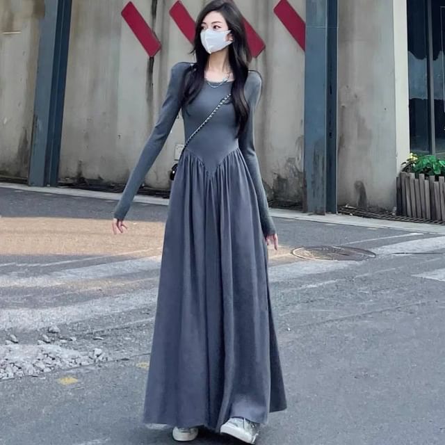 Long-Sleeve Round Neck Plain Gathered Maxi A-Line Dress Long-Sleeve Round Neck Plain Gathered Maxi A-Line Dress