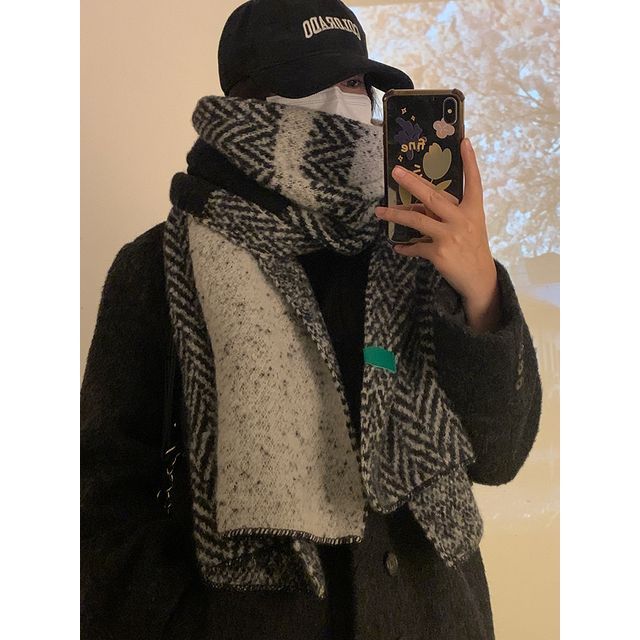 Pompabee-Chevron Shawl
