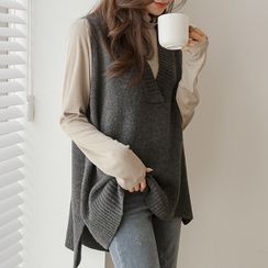 JUSTONE - Dip-Back Oversized Knit Vest JUSTONE - Dip-Back Oversized Knit Vest