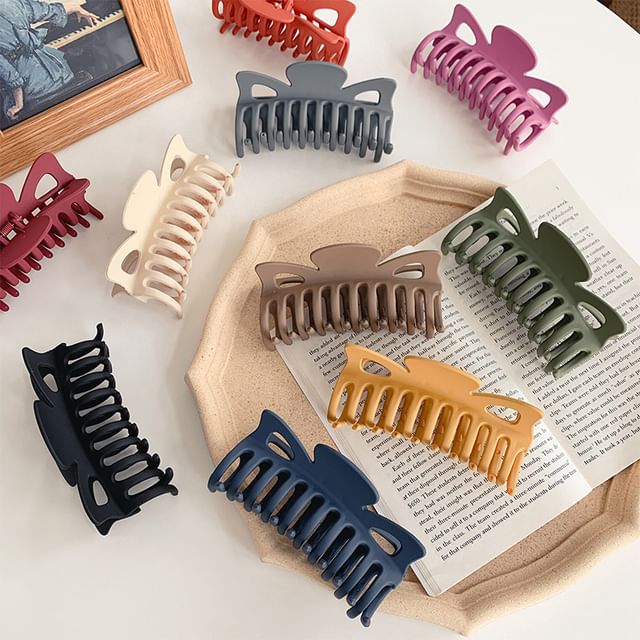 Allyrinta-Cutout Hair Claw