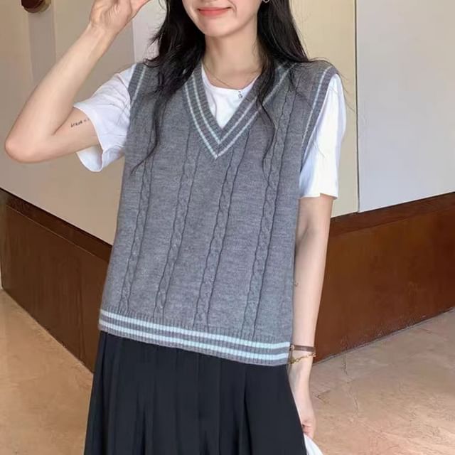 INEN-V-Neck Sweater Vest