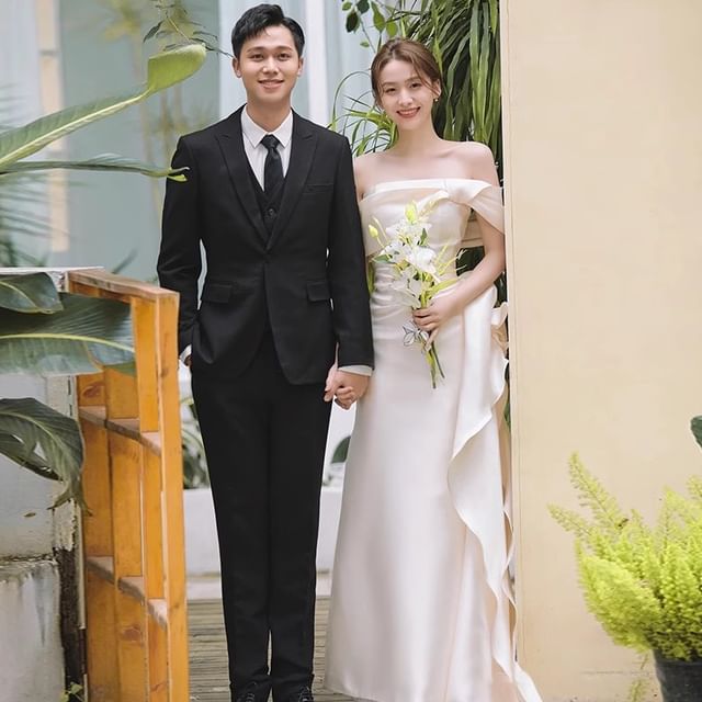 MSSBridal-Off Shoulder Plain A-Line Wedding Gown