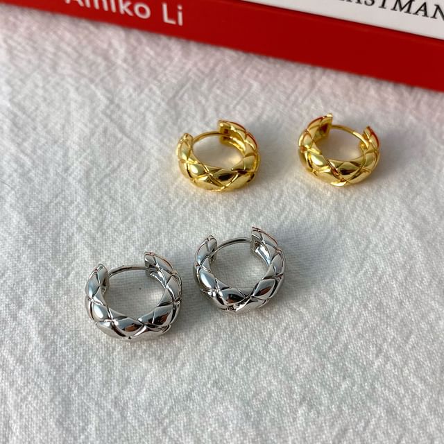 Hansha-Engraved Huggie Earring