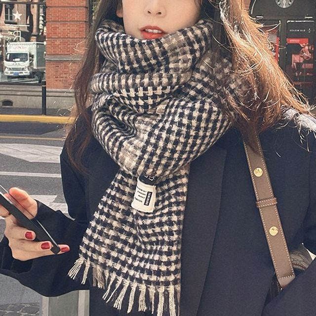 Hyeeun-Houndstooth Fringed Scarf