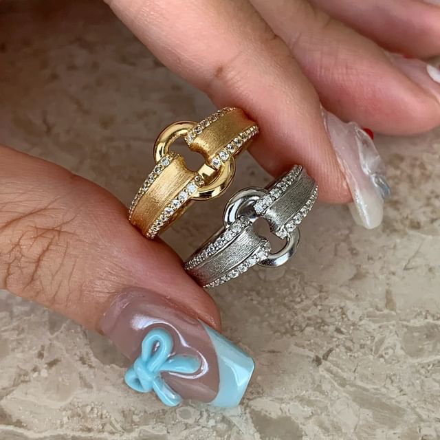Sharkkira-CZ Buckled Ring