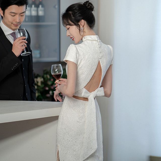 Daintonie - Short-Sleeve Plain Open Back Lace Midi Qipao Evening Dress