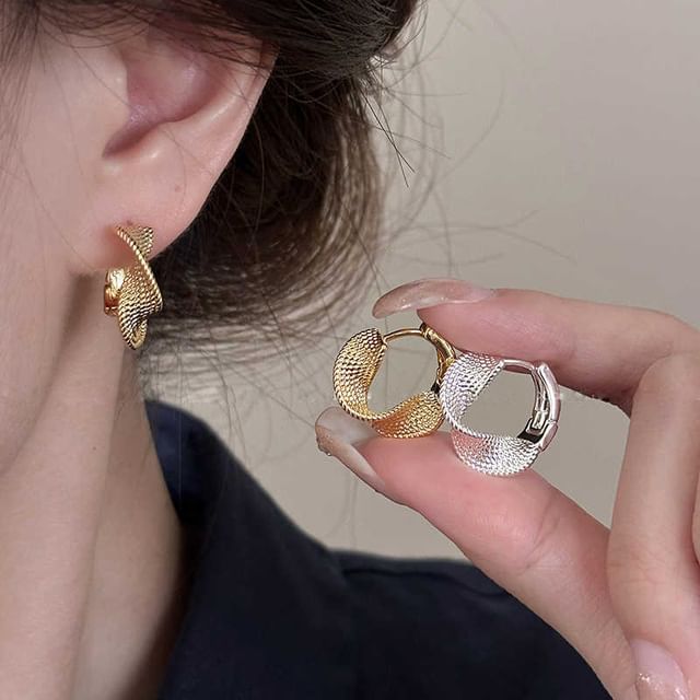 Hansha-Twist Textured Hoop Earring