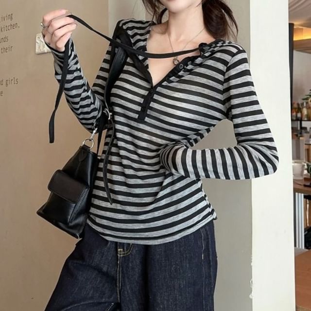 Ukiyo-Striped Half-Buttoned Hoodie