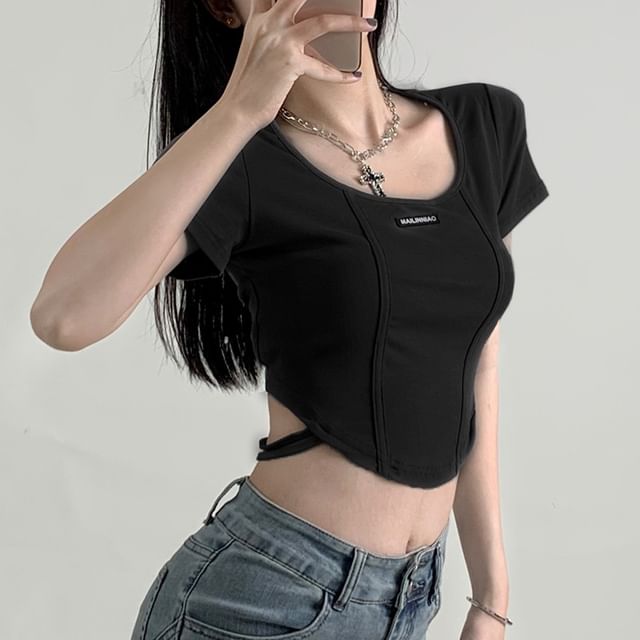 Hevnir-Short-Sleeve Scoop Neck Plain Panel Crop Tee